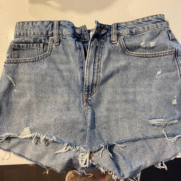 NWOT Dynamite Distressed Blue Jean Shorts Size 28 - Picture 3 of 6